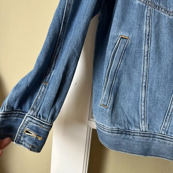 NEW NWT Torrid Julliard Denim Relaxed FIt Trucker Jacket Size 12 / Large - Picture 4 of 9
